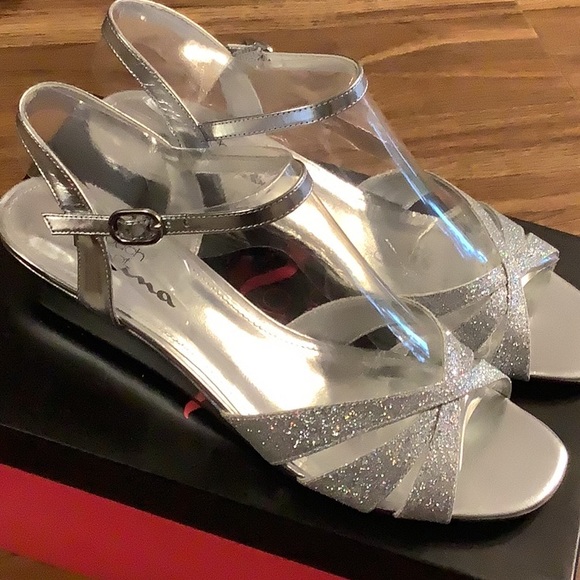 Glittery Silver Wedges - Picture 4 of 7